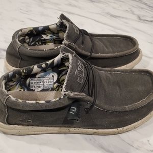 Hey Dude shoes size 9